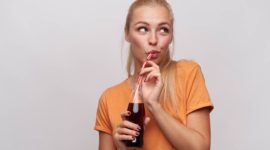 Como as bebidas açucaradas prejudicam a saúde